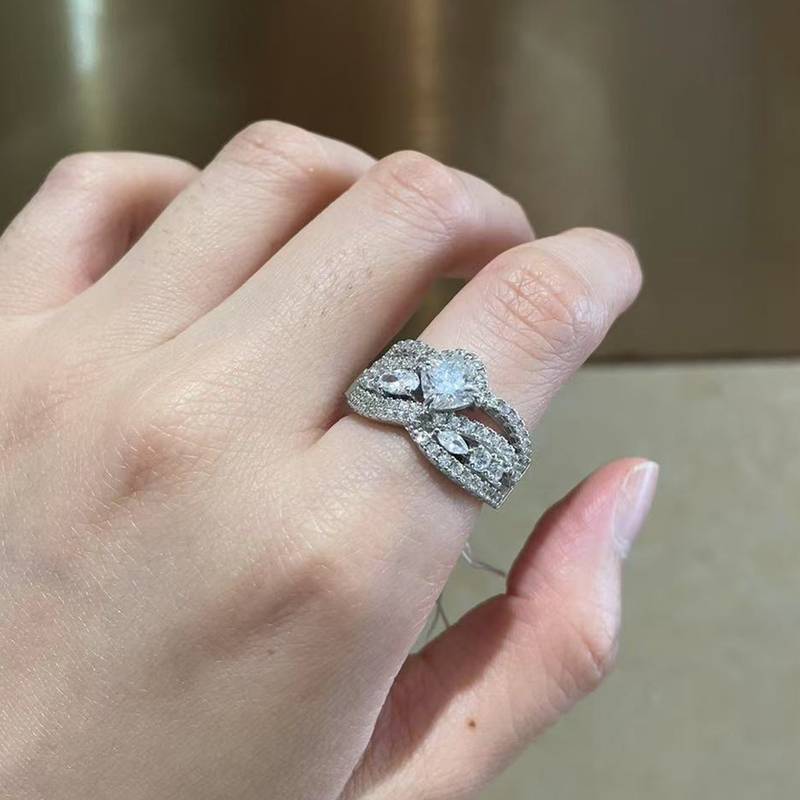 豪华满钻Women's RingS925银镀白金定制选款主石Moissanite1.0ct/副石高碳钻